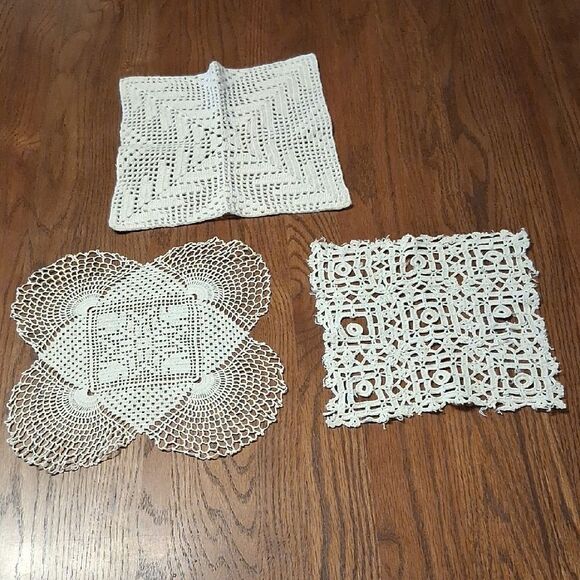 Set of Three Crochet Doilies in Cream color - Picture 1 of 7